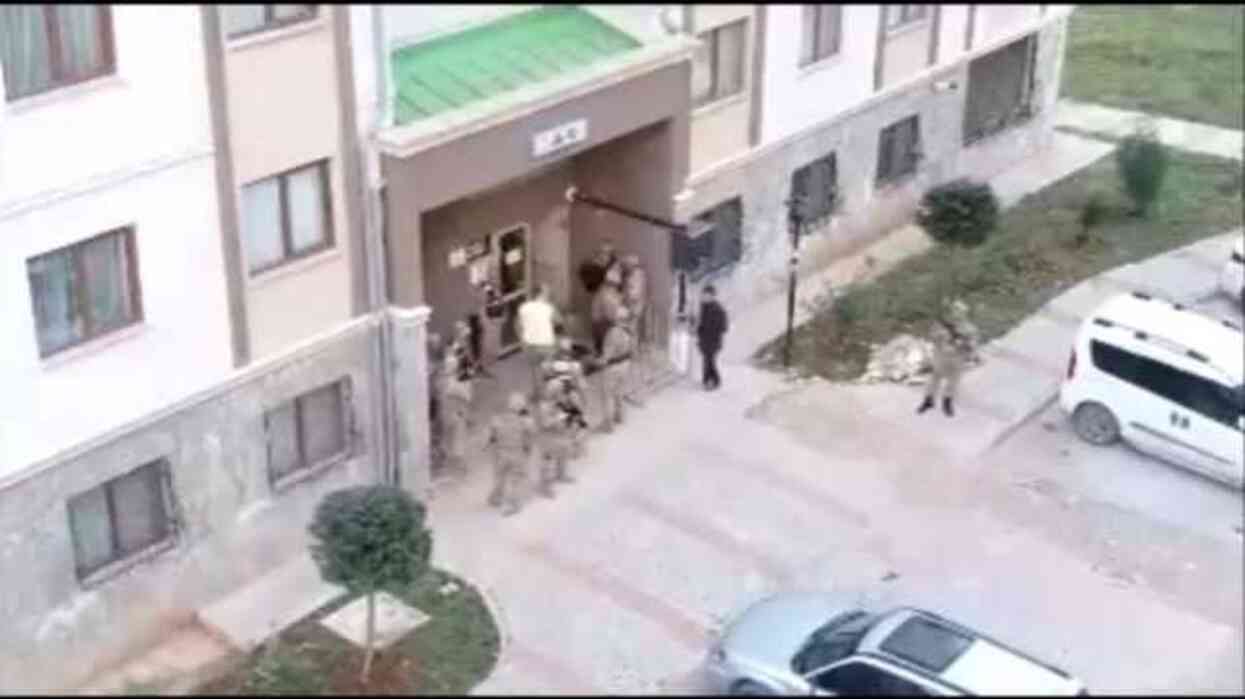 Aydın ve Hatay'da 2 organize suç örgütü çökertildi! Elebaşları dahil 37 şüpheli gözaltına alındı Aydın ve Hatay'da 2 organize suç örgütü çökertildi! Elebaşları dahil 37 şüpheli gözaltına alındı