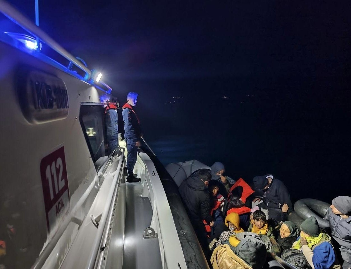 Çanakkale\'de 14\'ü çocuk, 42 kaçak göçmen yakalandı