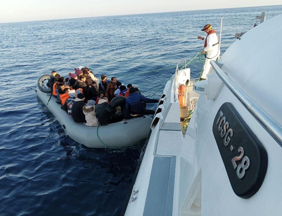 Çanakkale\'de 22\'si çocuk 46 kaçak göçmen yakalandı