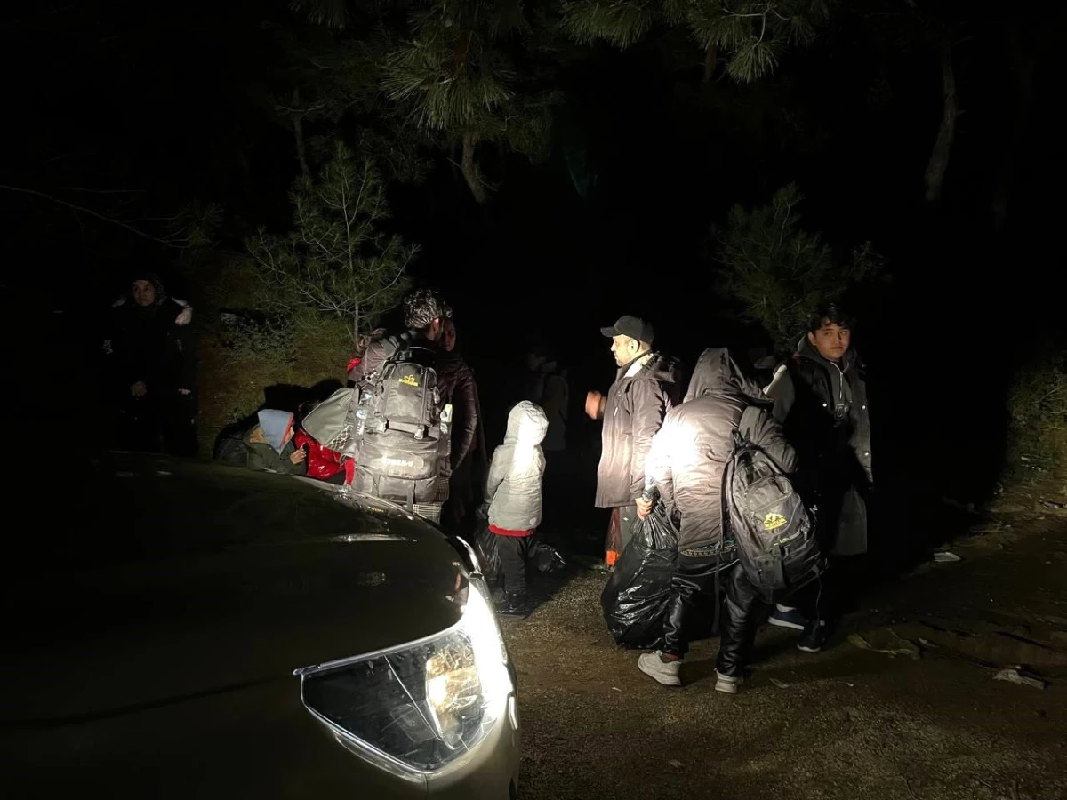 Ayvalık\'ta 15 düzensiz göçmen yakalandı