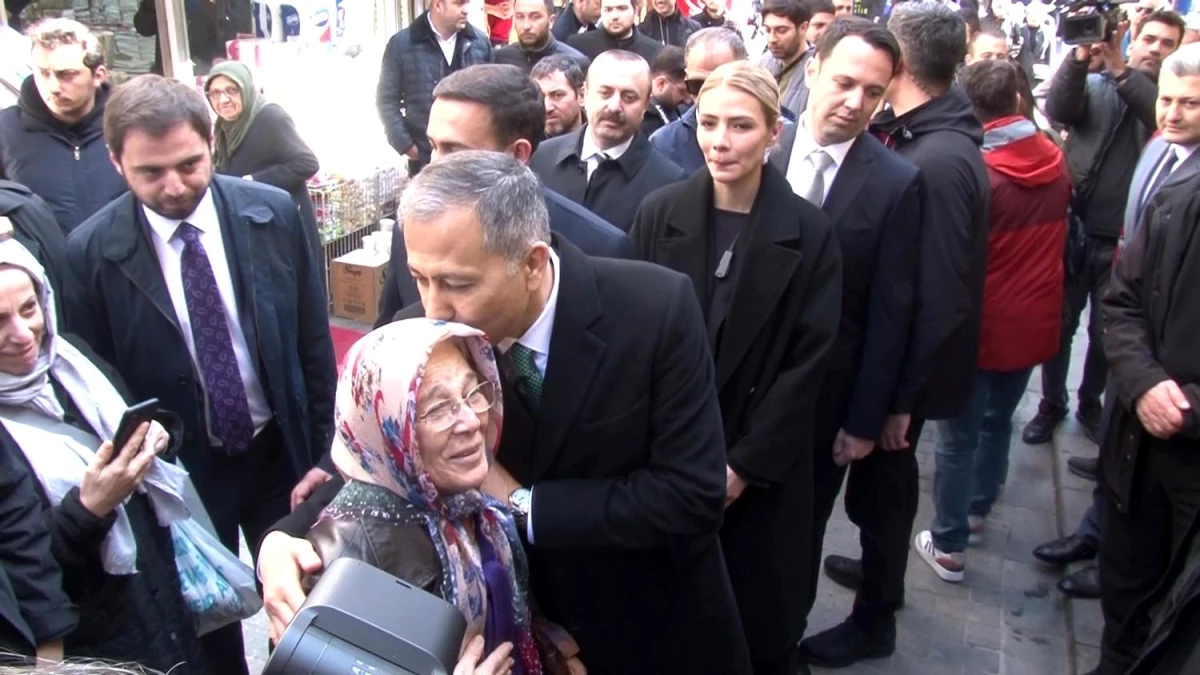 İçişleri Bakanı Ali Yerlikaya Üsküdar\'da Esnafı Ziyaret Etti