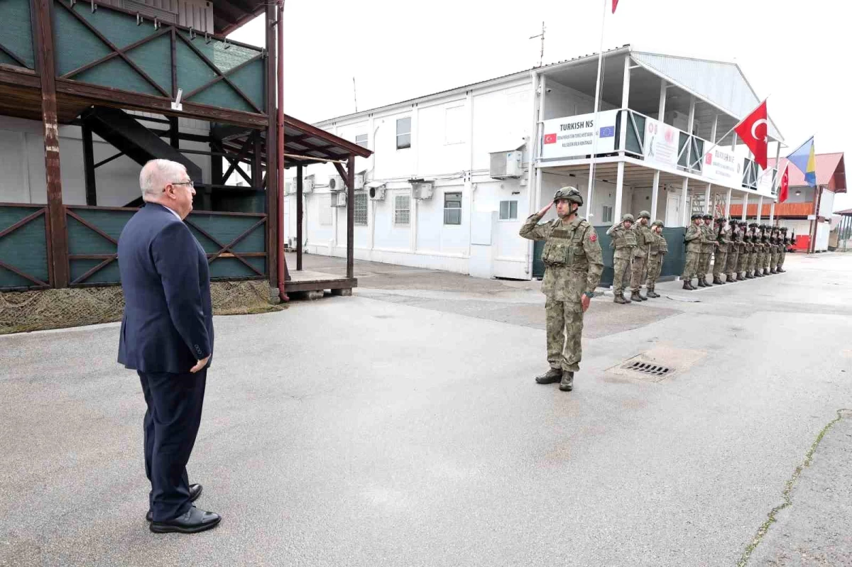 Milli Savunma Bakanı Yaşar Güler, Bosna Hersek\'te Türk Temsil Heyet Başkanlığını ziyaret etti