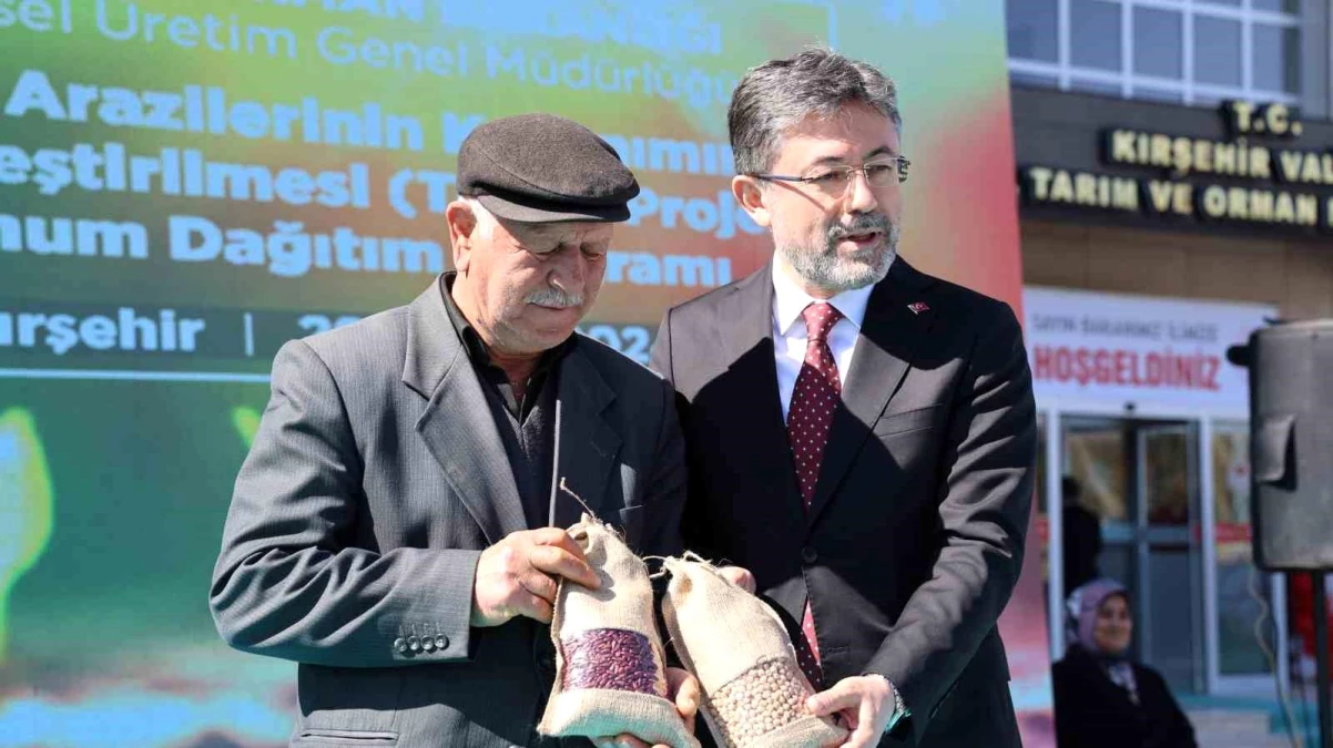 Tarım ve Orman Bakanı İbrahim Yumaklı, Kırşehir\'de tohum dağıtım programına katıldı