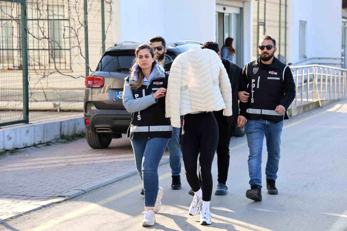 Adana\'da Kanser İlaçlarını Bakkal Görünümlü Depoda Satan Çift Gözaltına Alındı