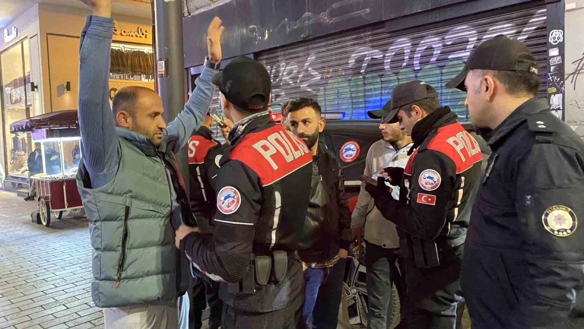 Beyoğlu\'nda Şok Uygulaması: 10 Kişi Gözaltına Alındı