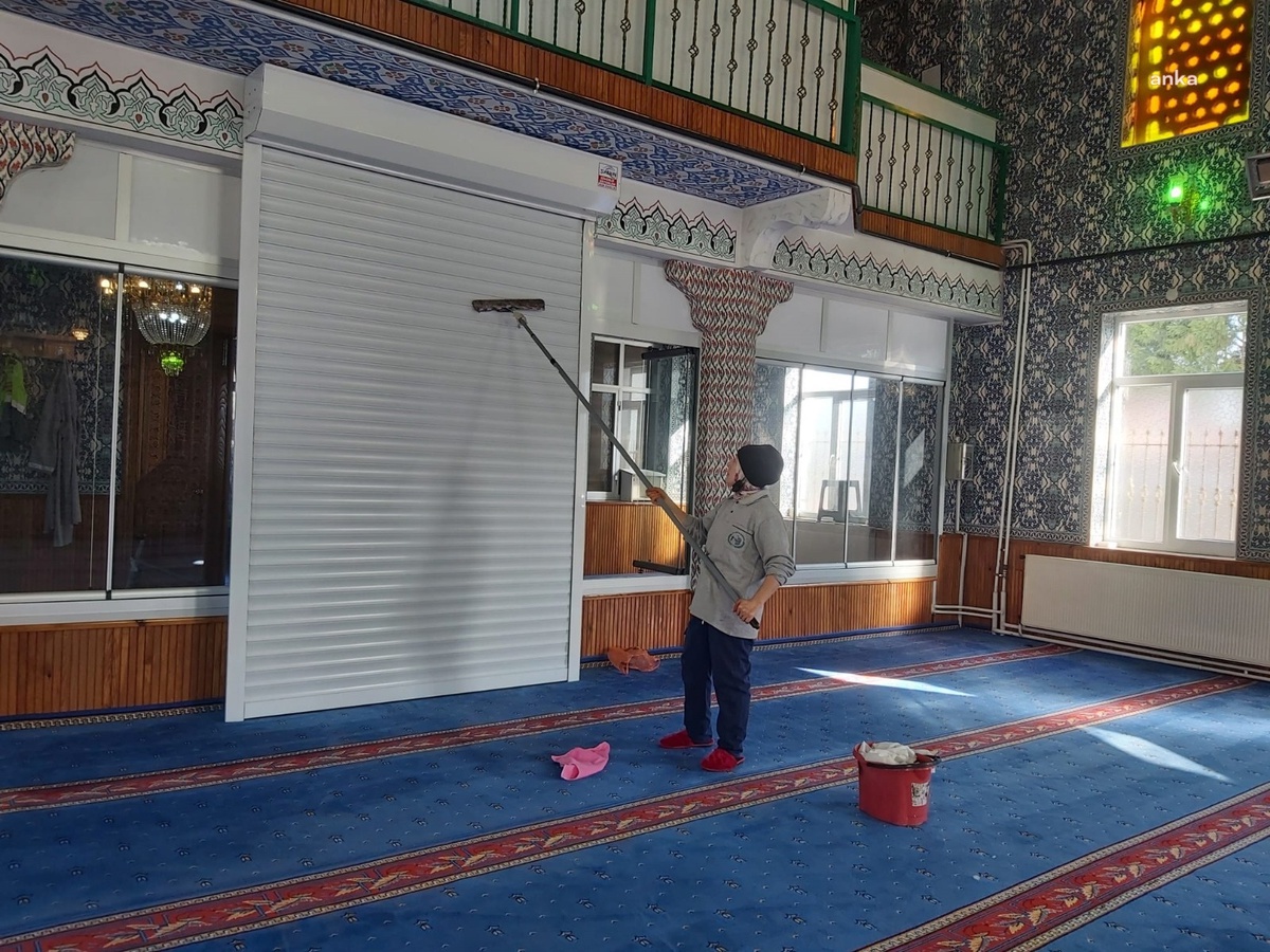 Bozüyük Belediyesi Camileri Temizliyor