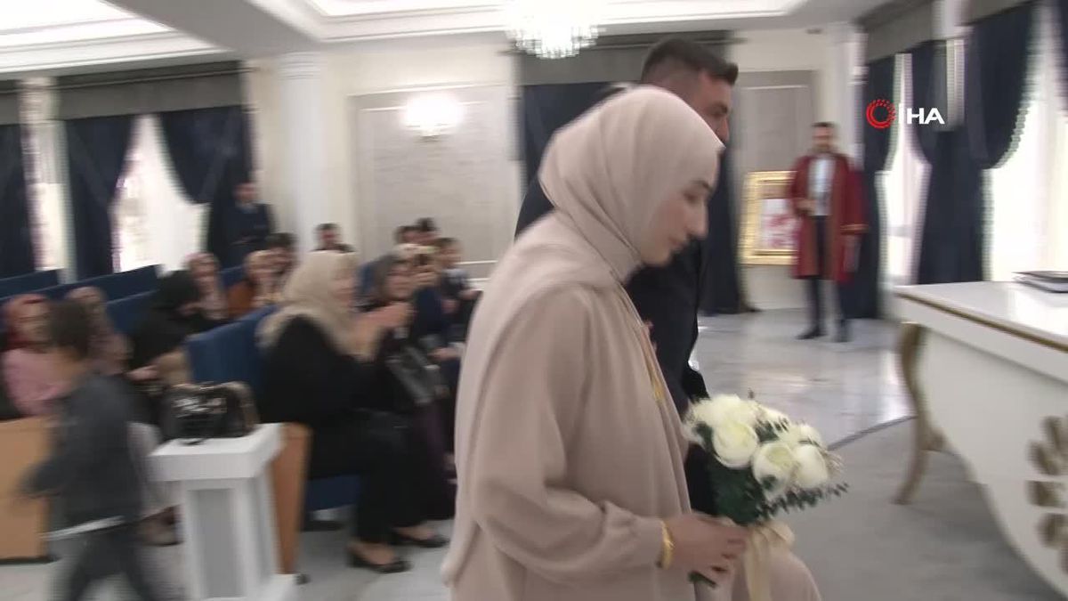 Bu çiftler evlilik yıldönümünü 4 yılda bir kutlayacak