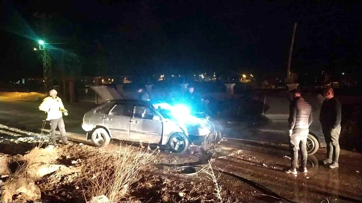 Çankırı\'da iki otomobilin çarpışması sonucu 5 kişi yaralandı