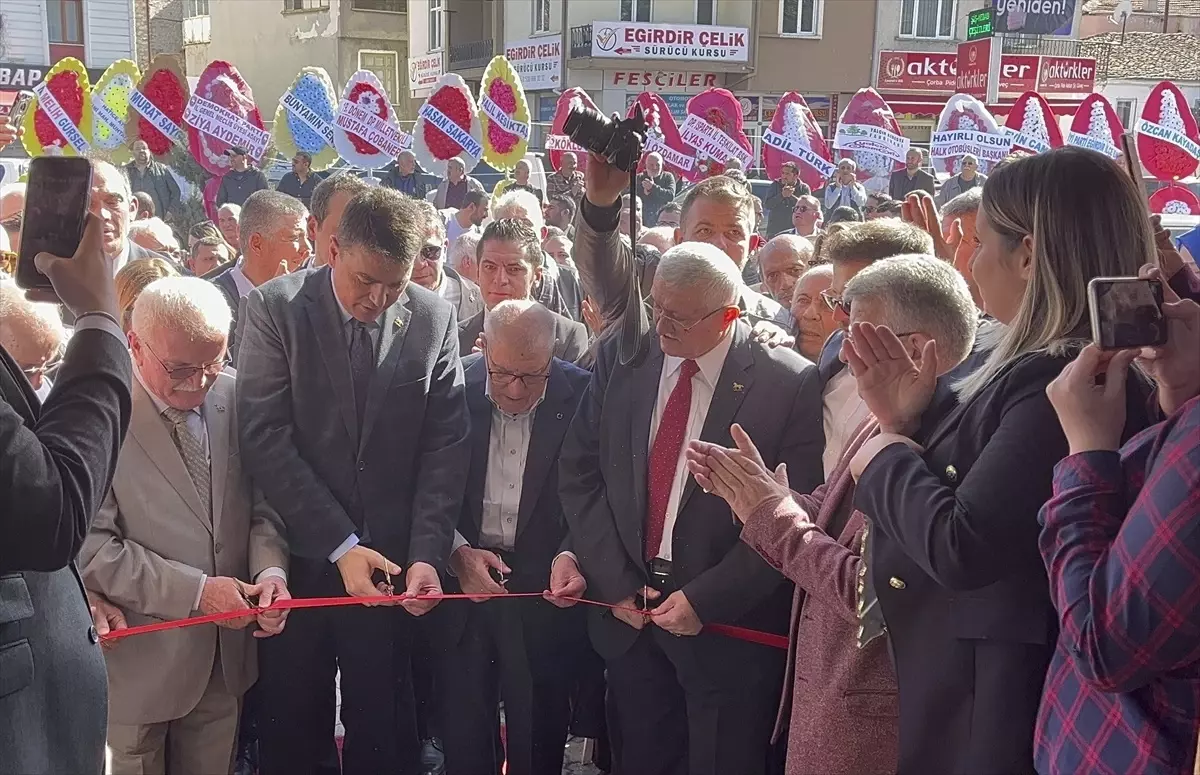 Demokrat Parti Genel Başkanı Gültekin Uysal, yerel seçimlerde adaylarının kazanması için çalışıyor