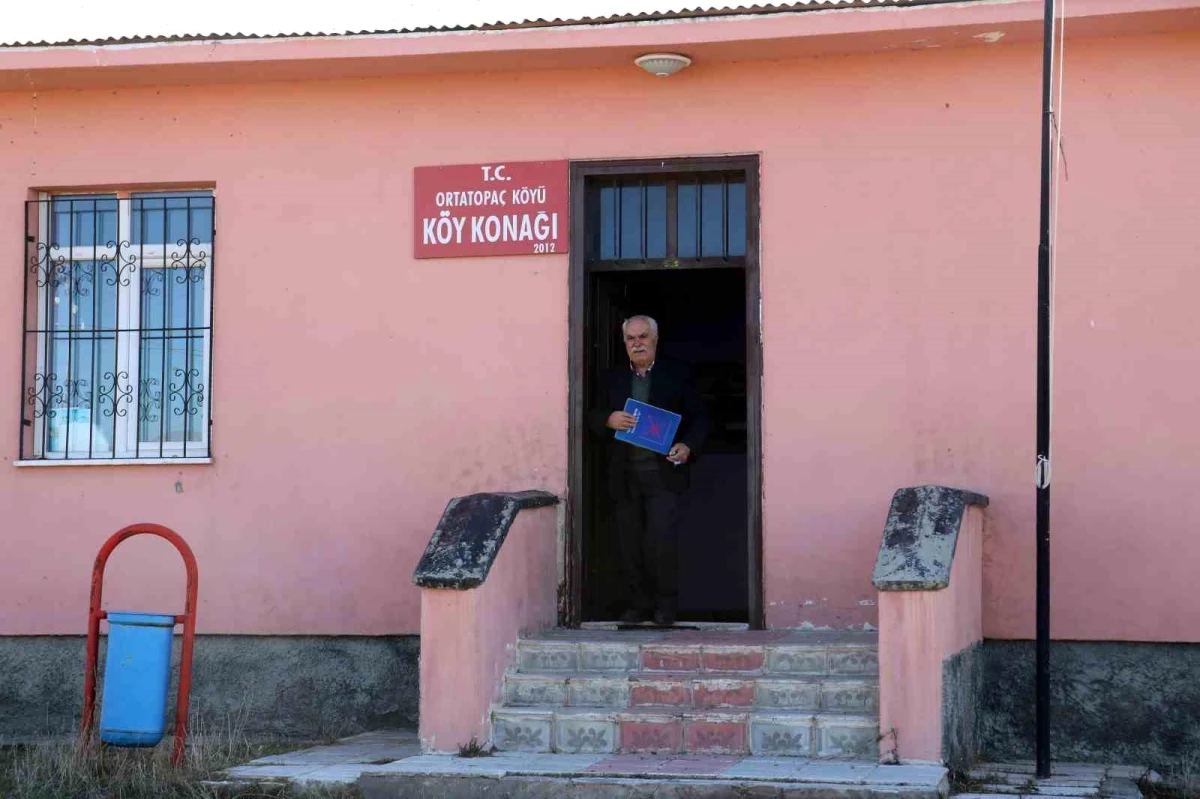 Sivas\'ın Ortatopaç Köyü\'nde Okul Köy Konağına Dönüştürüldü