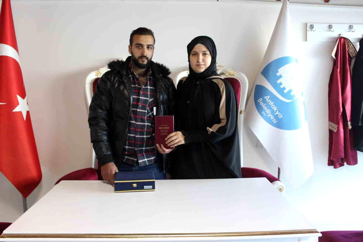 Hatay\'da 29 Şubat\'ta evlenmek isteyen çiftler nikah dairesine akın etti