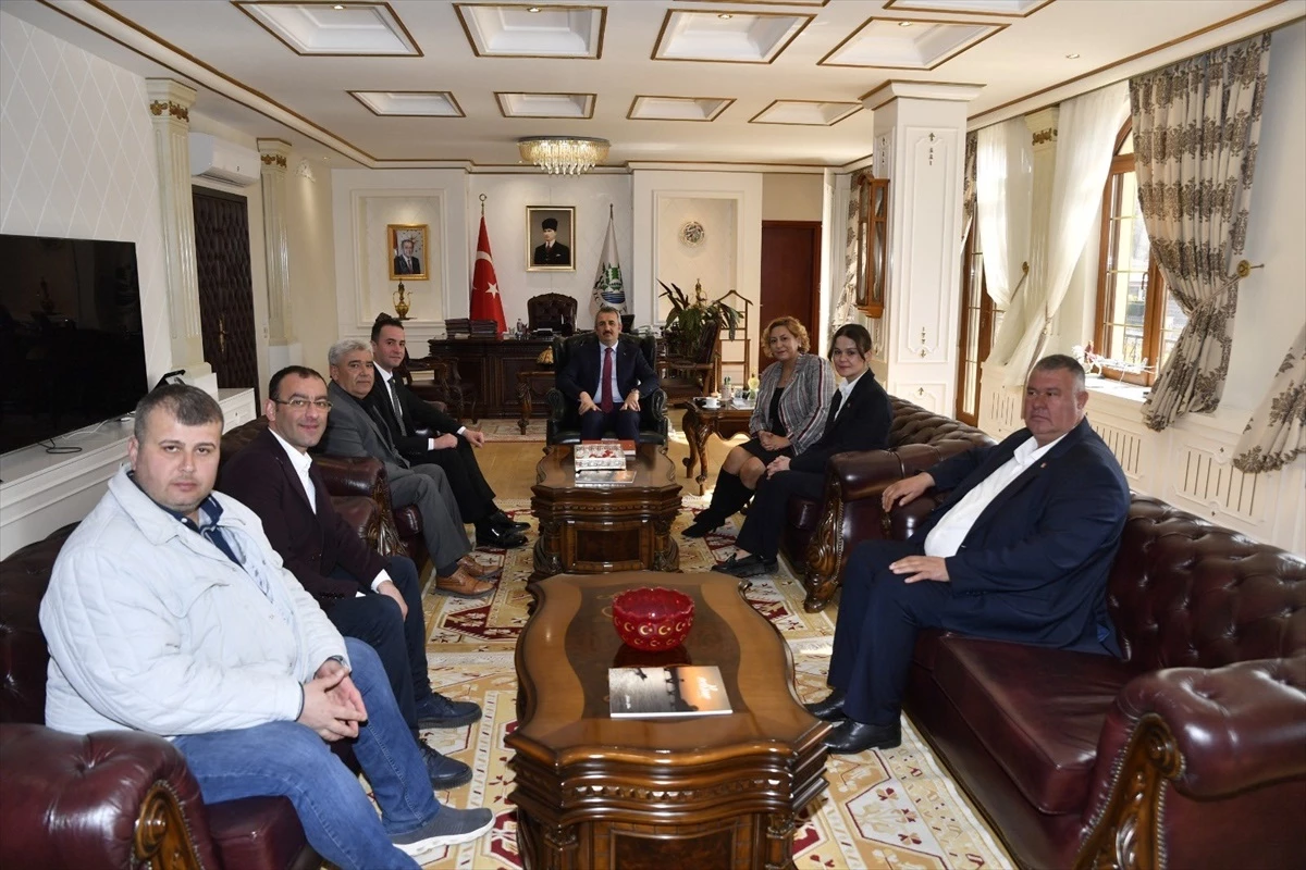 Edirne Valisi, Yeni Sanayi Sitesi Kooperatifi ve Futbol Hakemleri Derneği Yöneticilerini Ağırladı