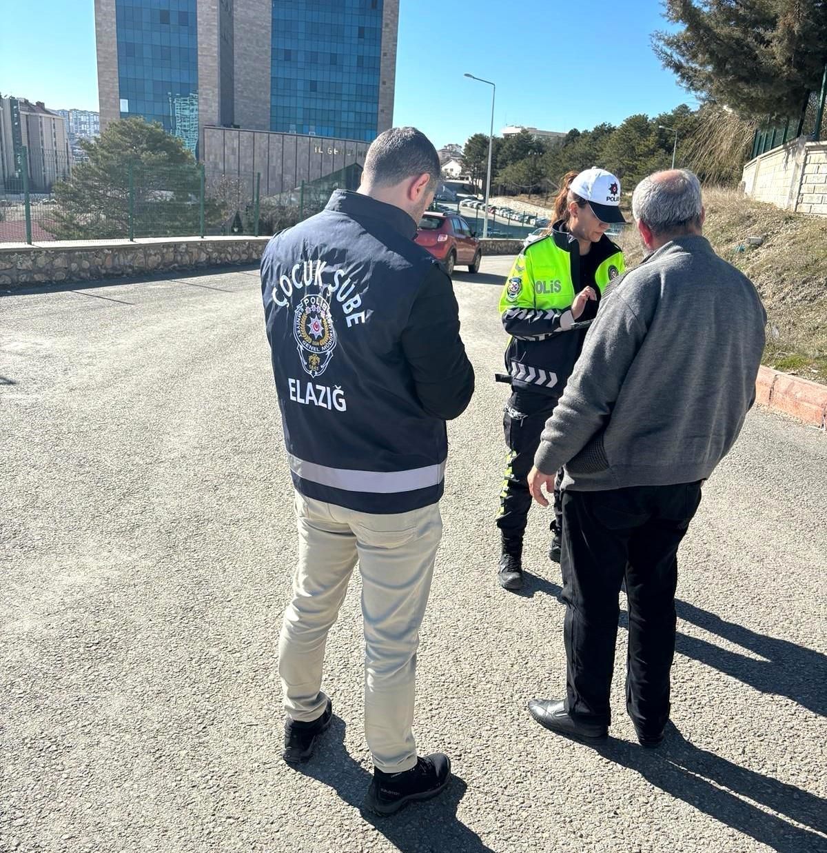 Elazığ İl Emniyet Müdürlüğü Çocuk Şube Müdürlüğü Okul Önü Denetimlerine Devam Ediyor