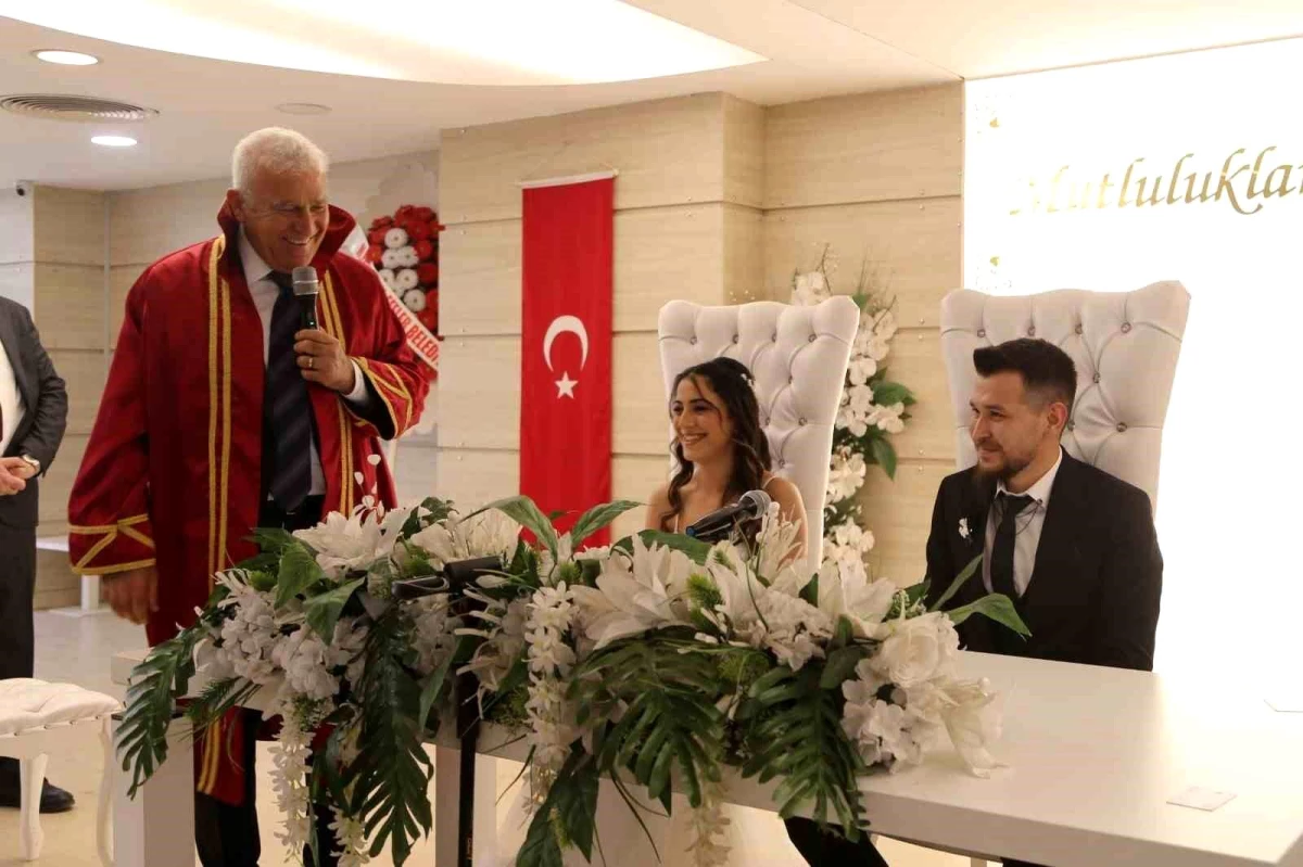 Efeler Belediye Başkanı Mehmet Fatih Atay, 29 Şubat günü çiftin nikahını kıydı