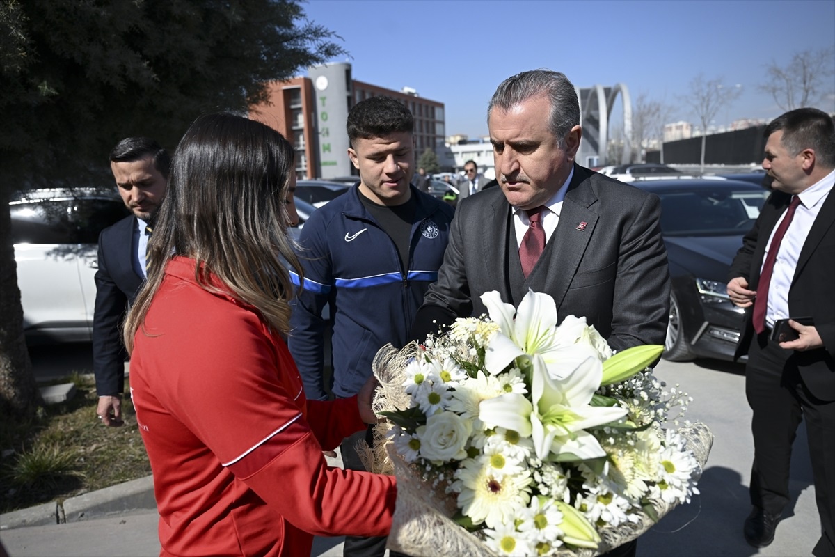 Gençlik ve Spor Bakanı Osman Aşkın Bak, Türk sporunun tesisleşmede dünyada üst seviyelerde olduğunu vurguladı