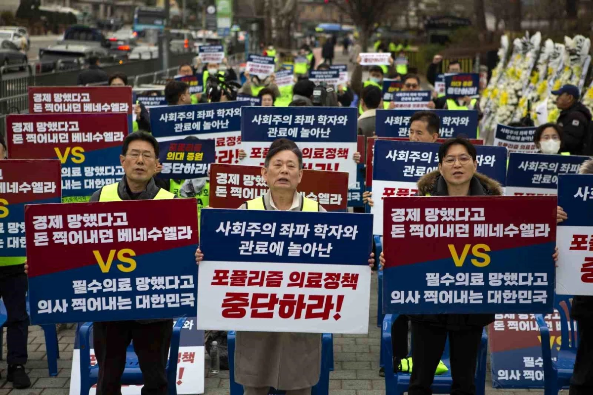 Güney Kore\'de Stajyer Doktorlar İşbaşına Dönmedi