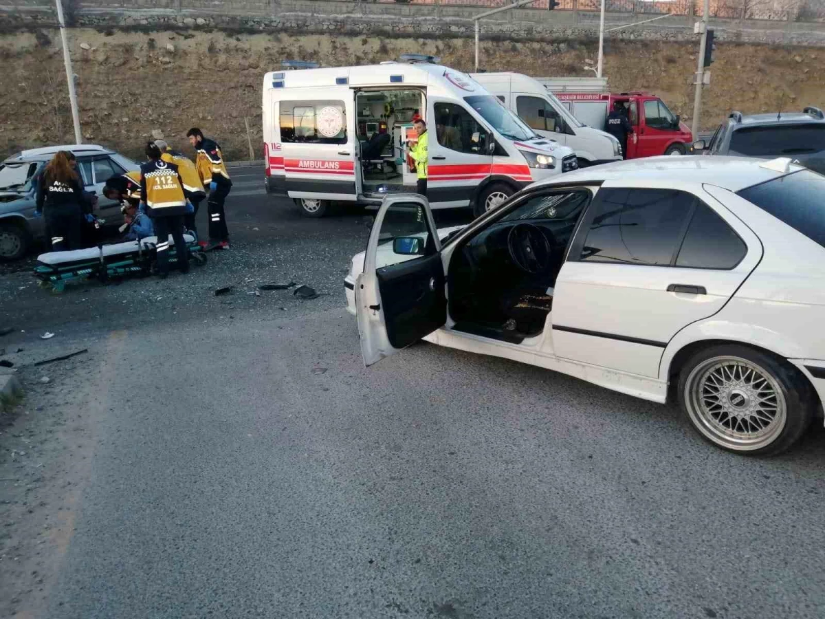 Malatya\'da iki aracın karıştığı trafik kazasında 1 kişi yaralandı