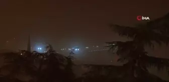 İstanbul Boğazı'nda yoğun sis: 15 Temmuz Şehitler Köprüsü ve FSM Köprüsü sise gömüldü
