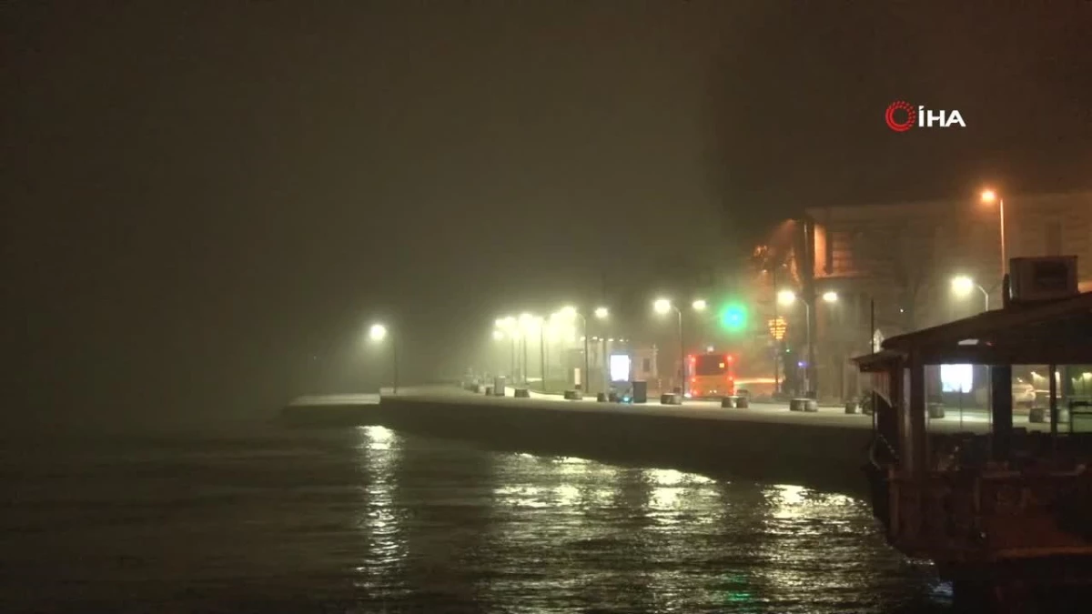 İstanbul Boğazı\'nda yoğun sis: 15 Temmuz Şehitler Köprüsü ve FSM Köprüsü sise gömüldü