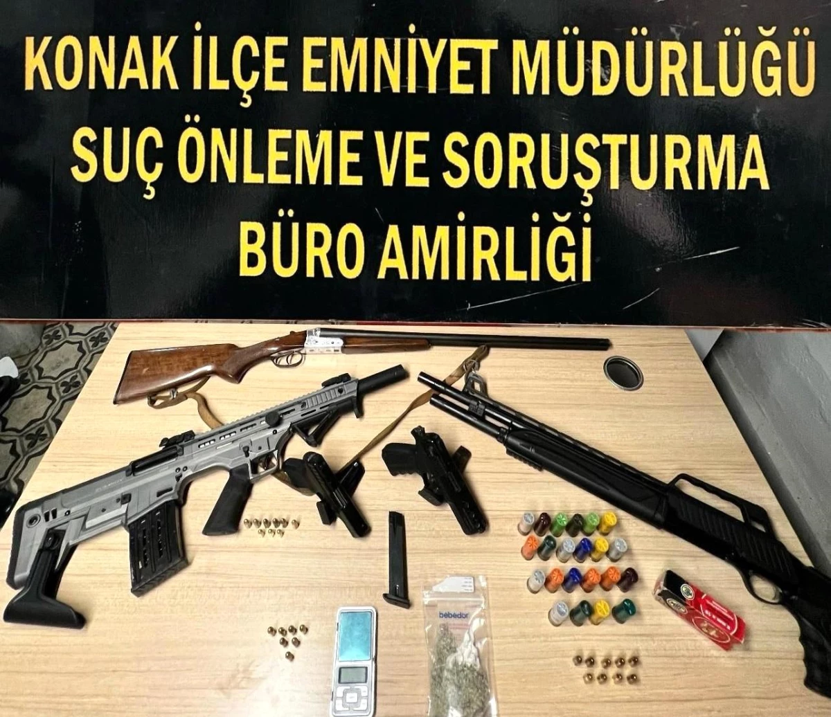 İzmir\'de yapılan baskında silah ve uyuşturucu ele geçirildi