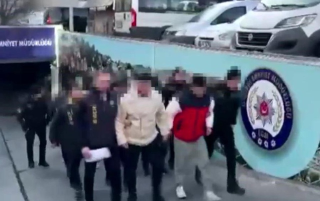 26 genci aynı vaatle kandırıp 575 bin TL dolandırdılar 26 genci aynı vaatle kandırıp 575 bin TL dolandırdılar