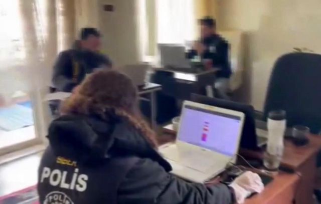 26 genci aynı vaatle kandırıp 575 bin TL dolandırdılar 26 genci aynı vaatle kandırıp 575 bin TL dolandırdılar