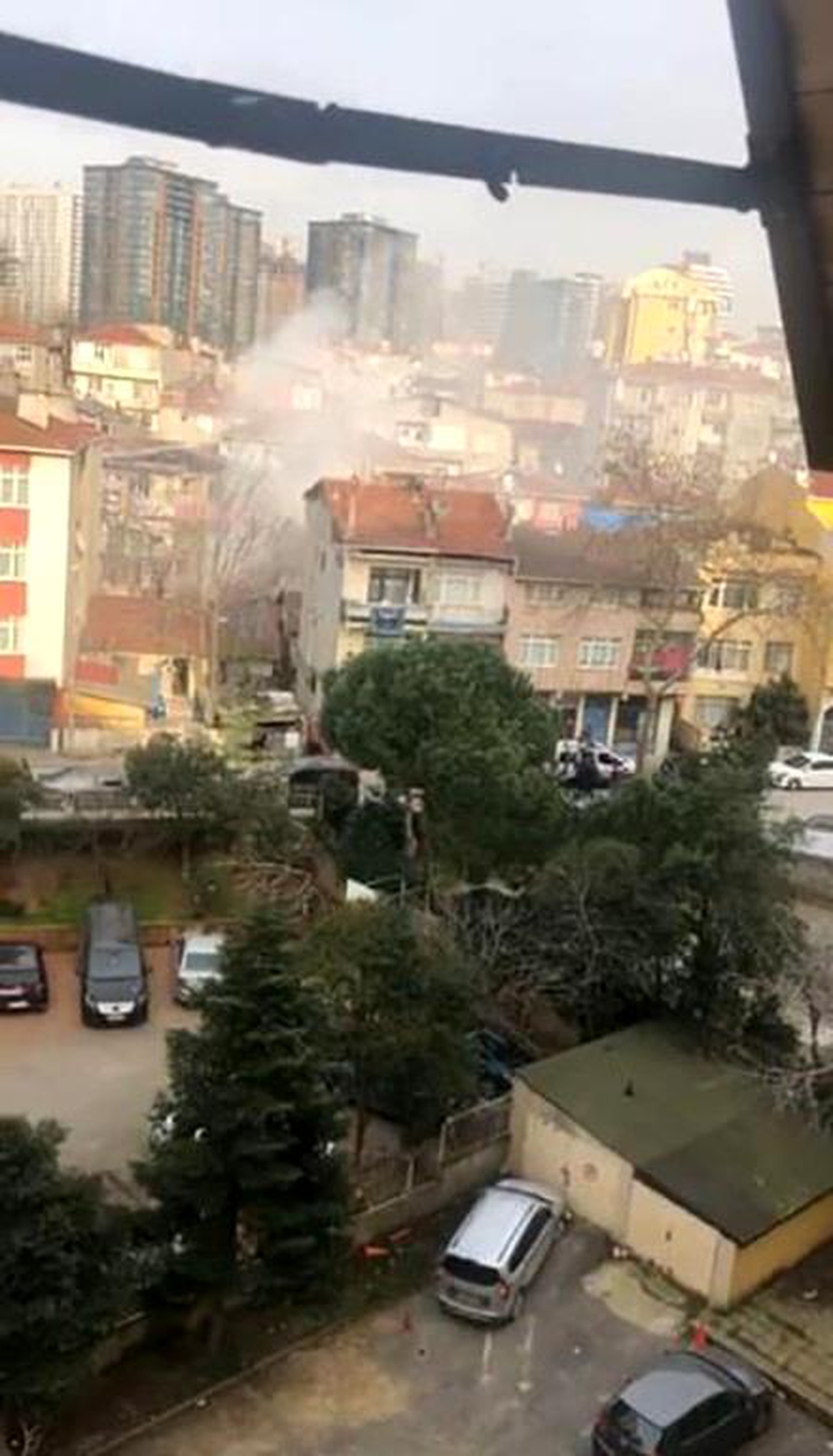 Kadıköy\'de Alkollü Kiracı Gecekonduyu Ateşe Verdi