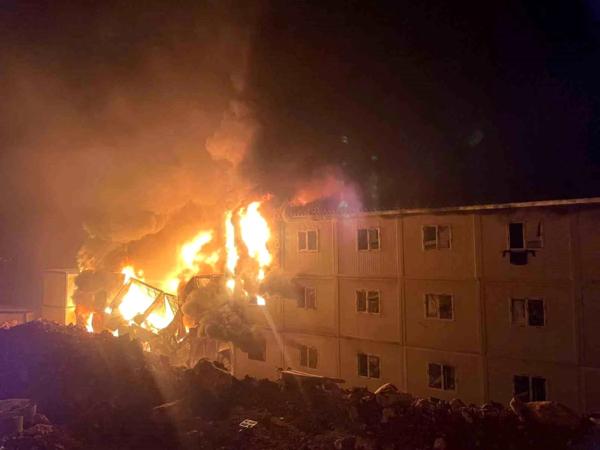Elbistan\'da konteyner yangınında 11 kişi yaralandı