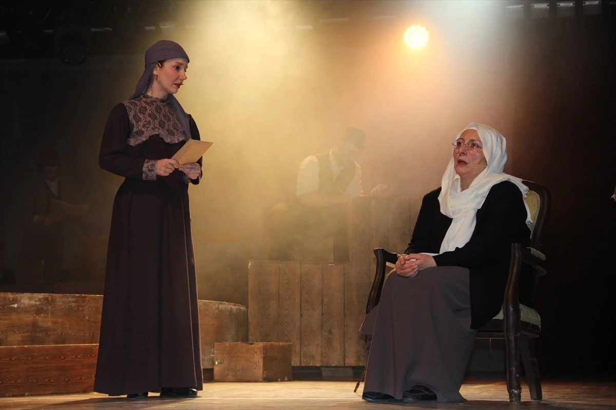 Kayseri\'de Cumhuriyet\'e Doğru adlı tiyatro oyunu sahnelendi