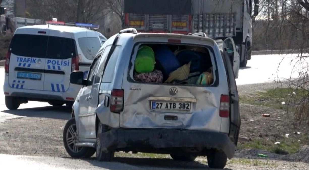 Konya\'da trafik kazasında otomobil sürücüsü ile eşi hayatını kaybetti