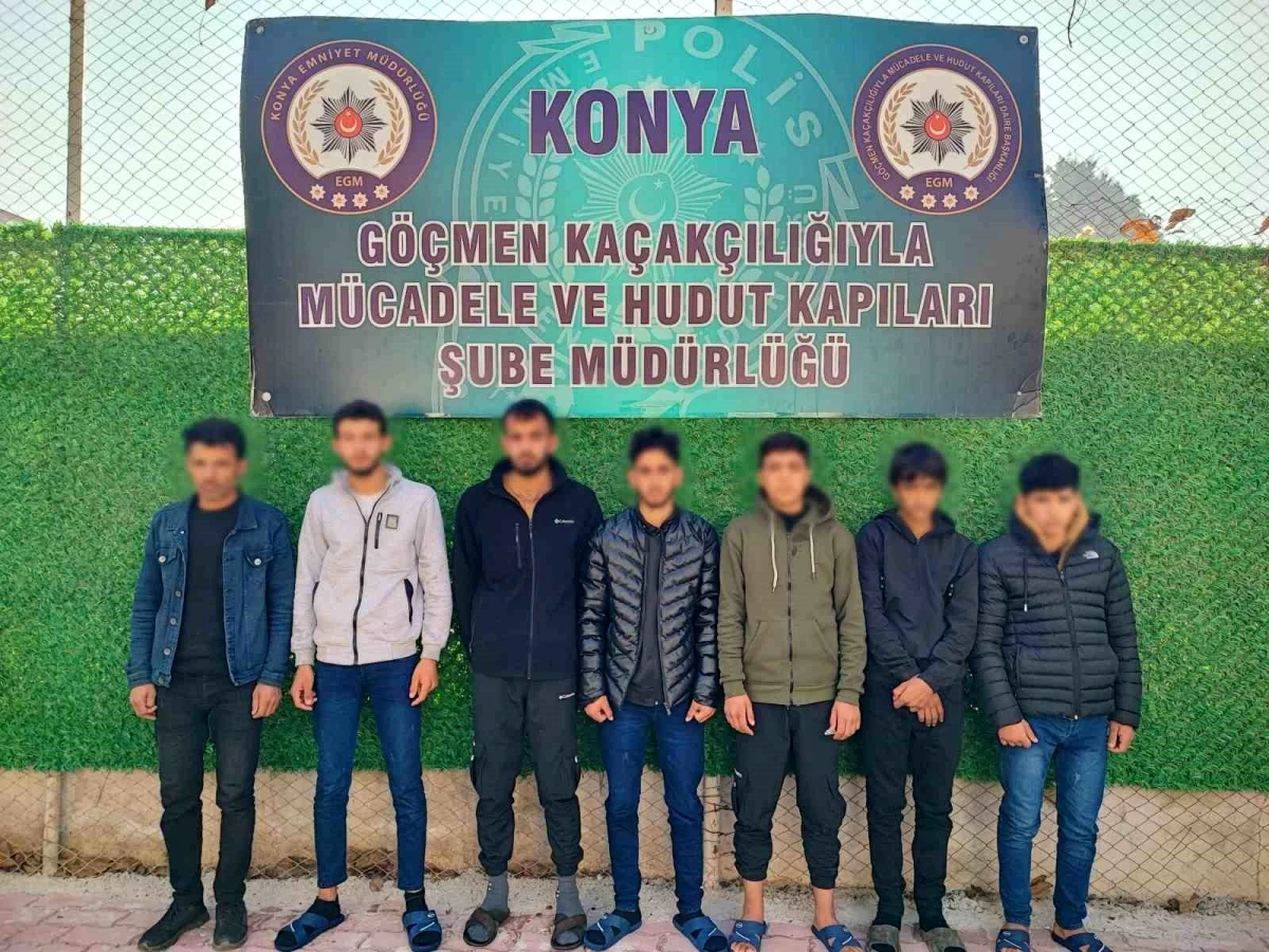 Konya\'da 13 düzensiz göçmen yakalandı, 2 araç sürücüsü tutuklandı