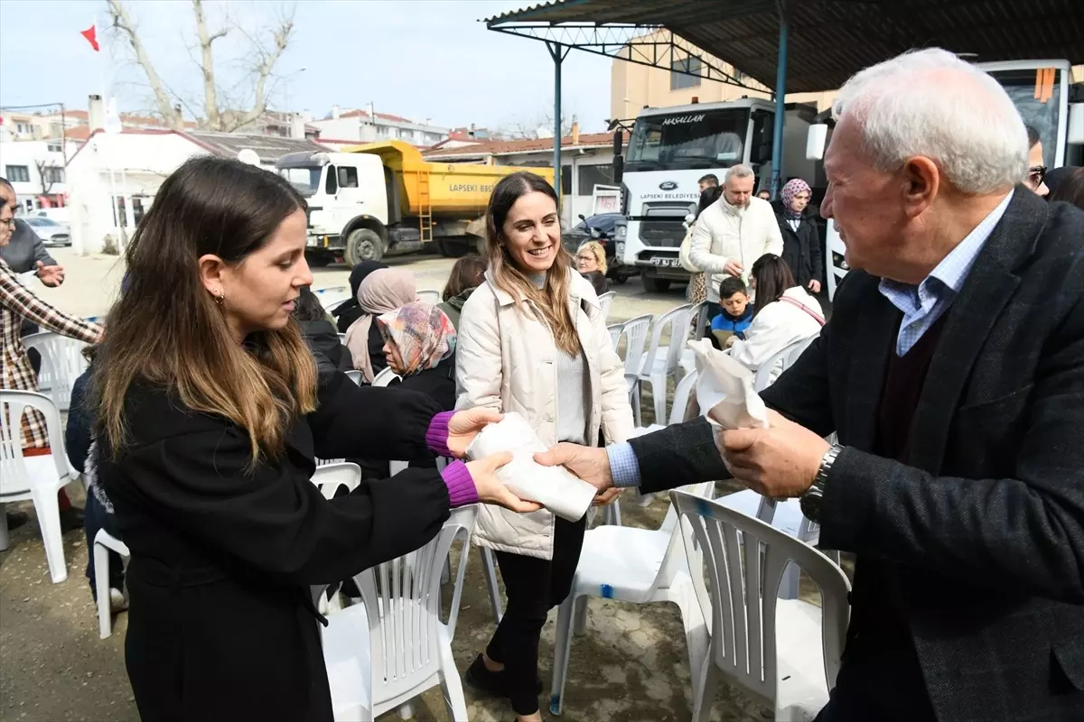 Lapseki Belediye Başkanı Eyüp Yılmaz, belediye çalışanlarıyla bir araya geldi