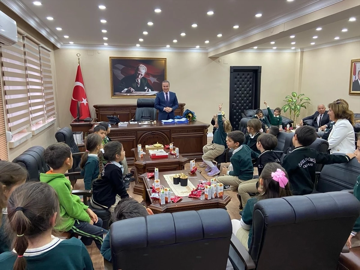 Mersin Anamur\'da İlkokul Öğrencileri Kaymakamlık Makamında Ders İşledi