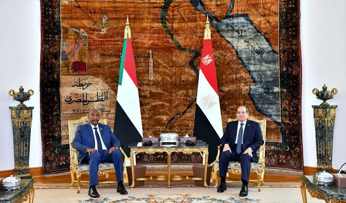 Mısır Cumhurbaşkanı Sisi ve Sudan Egemenlik Konseyi Başkanı Burhan, ilişkileri güçlendirmek için bir araya geldi