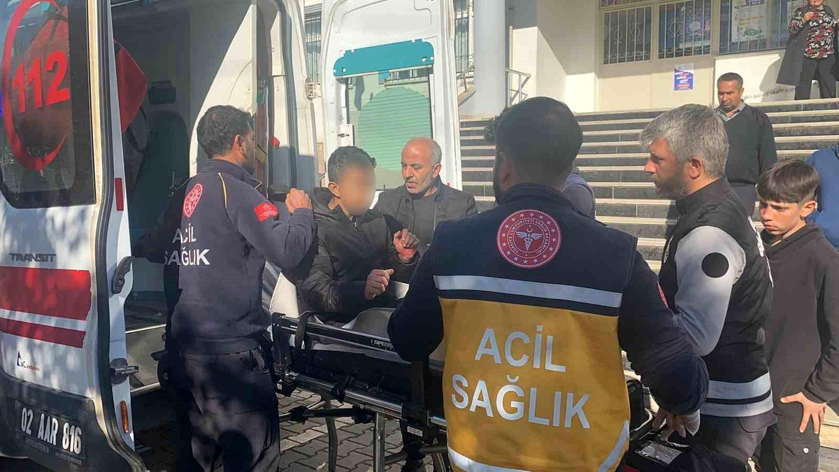 Adıyaman\'da bir ortaokul öğrencisi bıçaklandı
