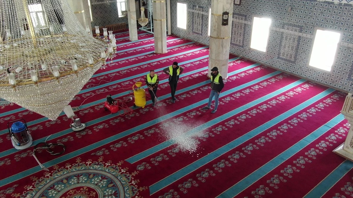 Palandöken Belediyesi, ilçedeki 82 camide ramazan temizliği gerçekleştirdi