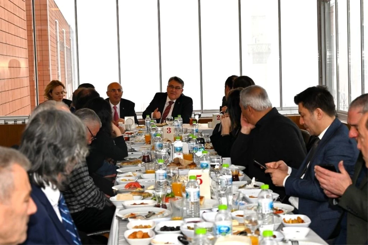 Zonguldak Bülent Ecevit Üniversitesi Rektörü medya temsilcileriyle bir araya geldi