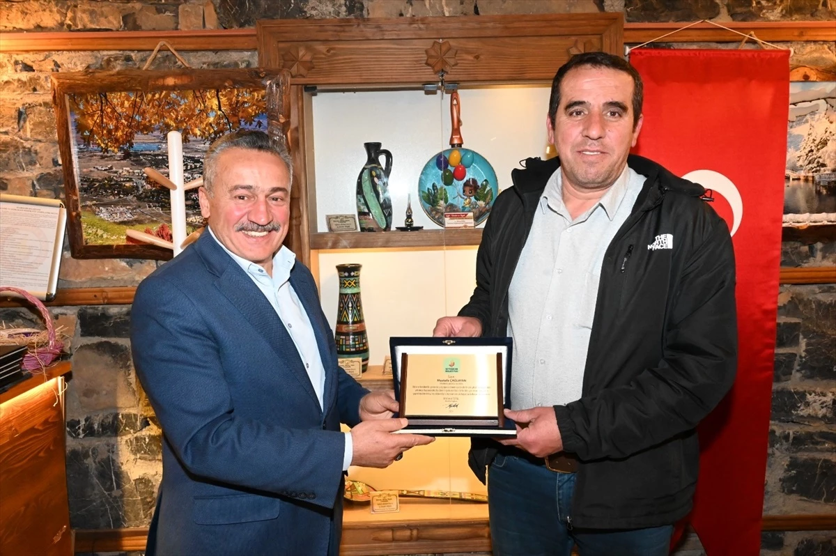 Seydişehir Belediye Başkanı Mehmet Tutal, muhtarlarla veda yemeğinde bir araya geldi