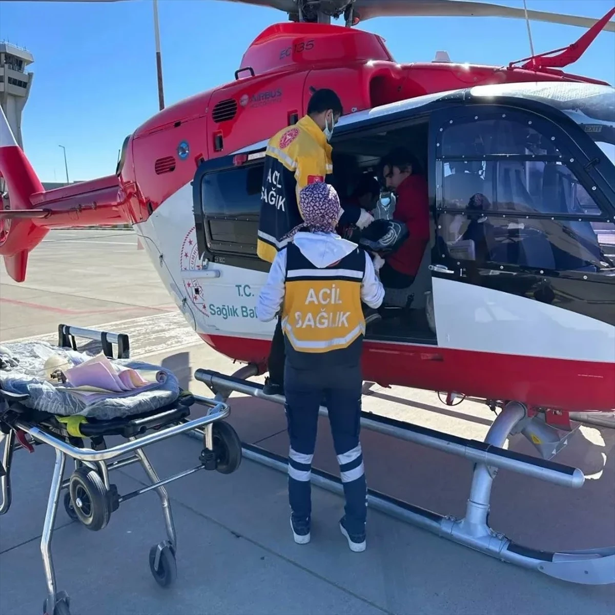 Şırnak\'ta rahatsızlanan 2 yaşındaki çocuk ambulans helikopterle Elazığ\'a sevk edildi