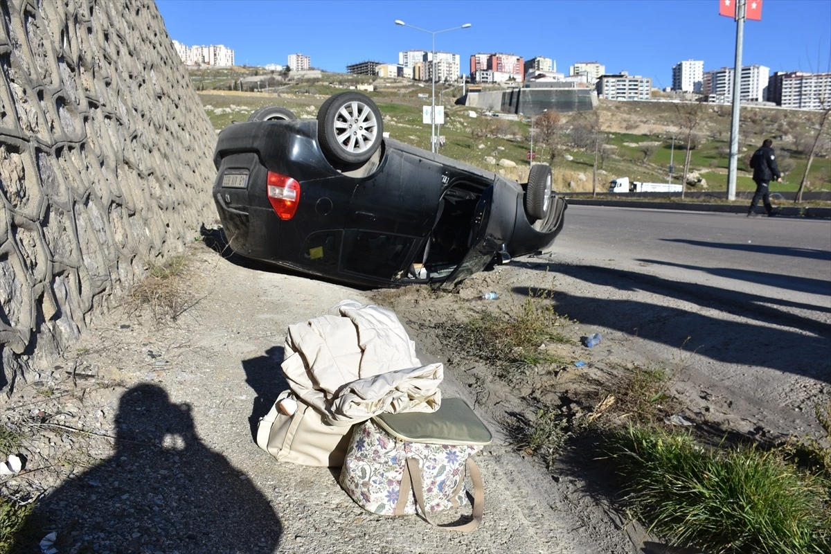 Şırnak\'ta takla atan otomobilin sürücüsü yaralandı