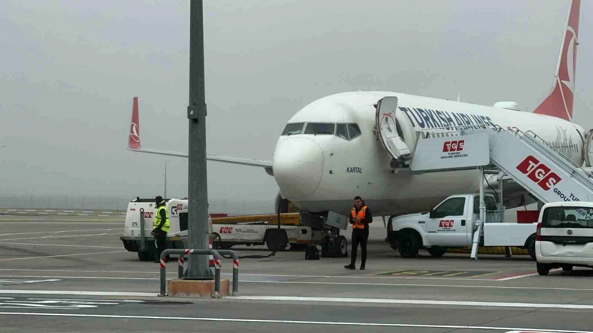 İstanbul\'da sis nedeniyle Sabiha Gökçen Havalimanı\'na iniş yapılamadı