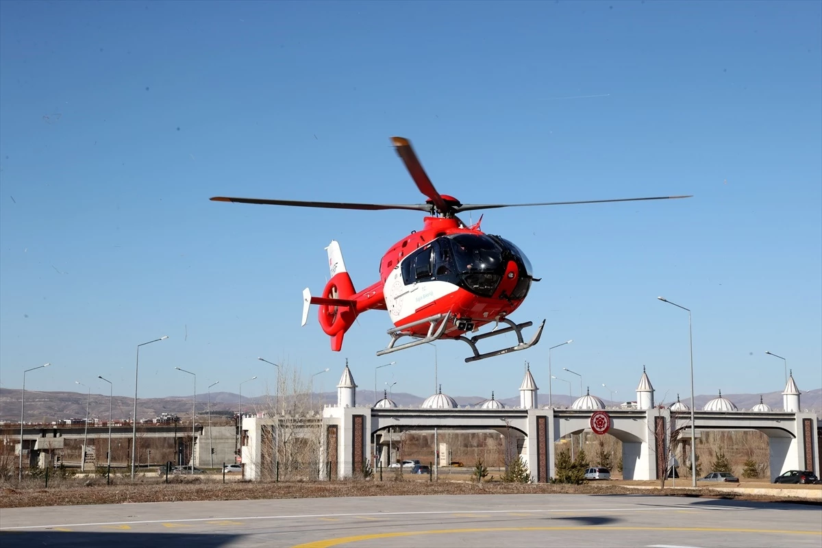 Sivas\'ta Sağlık Bakanlığına ait ambulans helikopteri hizmete başladı