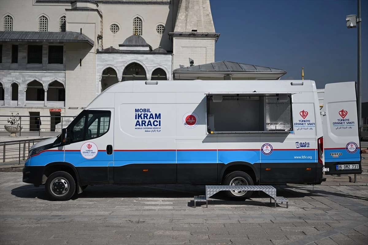 TDV, Ramazan Ayında Deprem Bölgesine Mobil Mutfak ve İkram Araçları Gönderdi