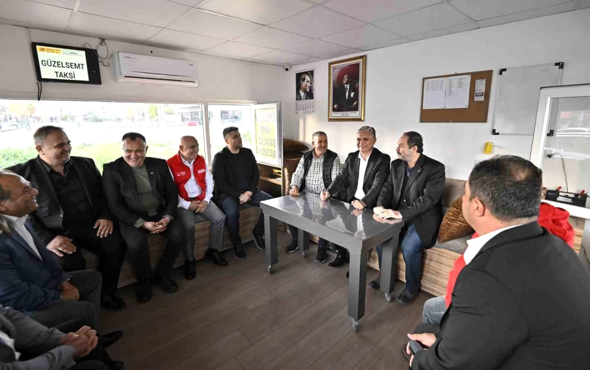 Muratpaşa Belediye Başkanı Ümit Uysal, Güzeloba Mahallesi\'nde Komşu Buluşması düzenledi