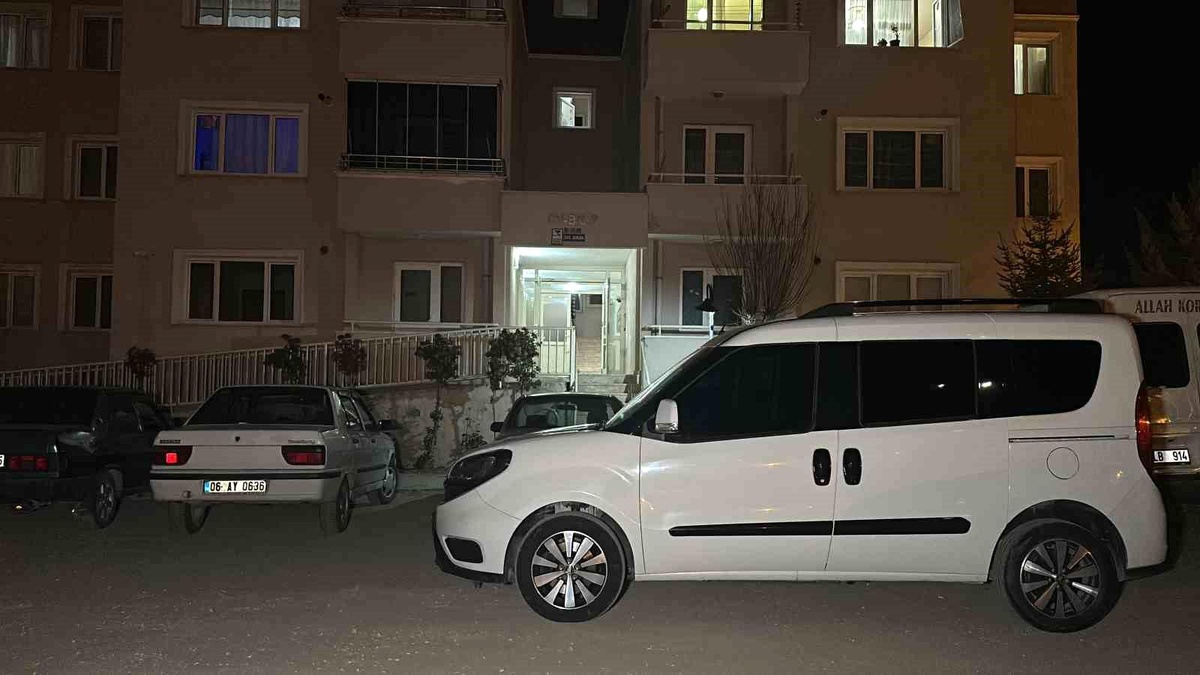 Kastamonu\'da apartman içerisinde çıkan tartışmada bir kişi öldü, üç kişi yaralandı