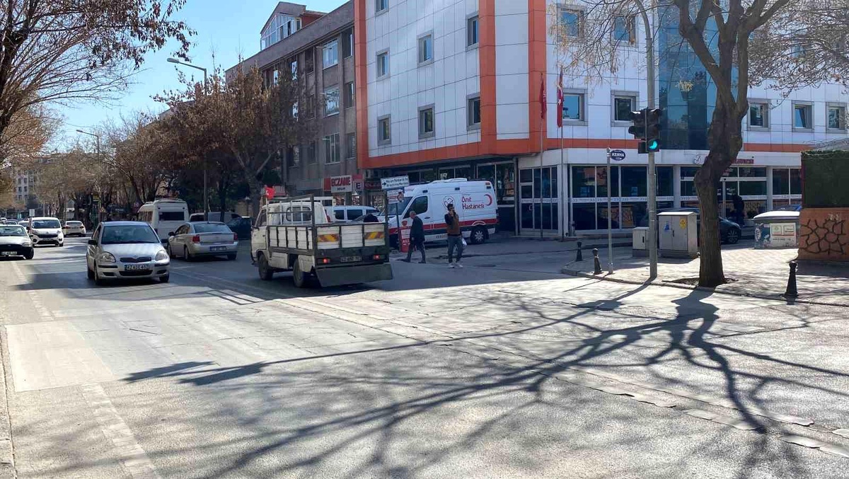 Konya\'da Yaya Otomobile Çarptı, Havada Takla Attı