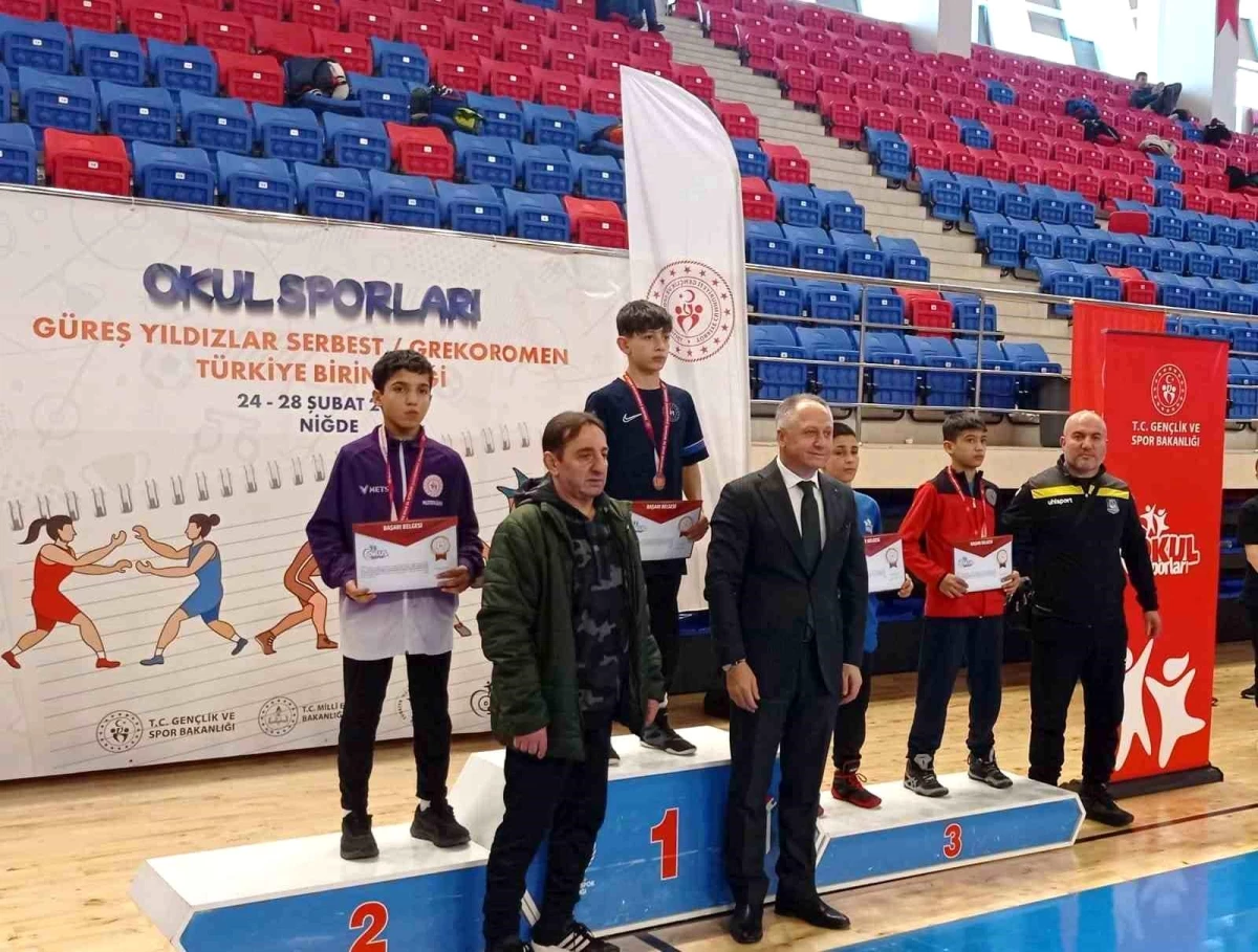 Yunusemre Belediyespor Güreşçisi Hakim Beytullah Kalay Bronz Madalya Kazandı