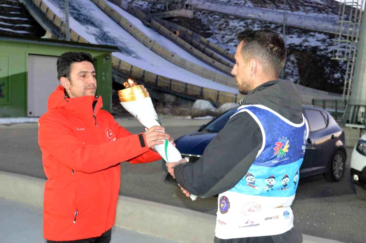 Erzurum\'da İşitme Engelliler Kış Olimpiyat Oyunları\'nın Meşalesi Yakıldı