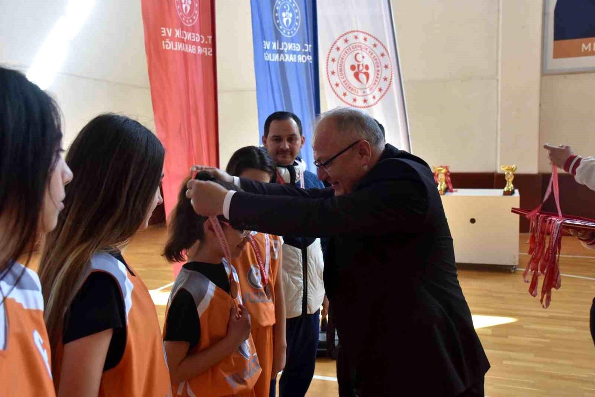 Afyonkarahisar\'da 3X3 Yıldız Kızlar Basketbol müsabakaları sona erdi