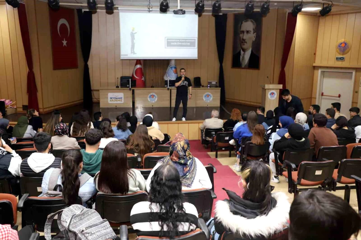 Mersin\'de Üniversite Sınavına Hazırlanan Öğrencilere Meslek Tanıtım Günleri Düzenlendi